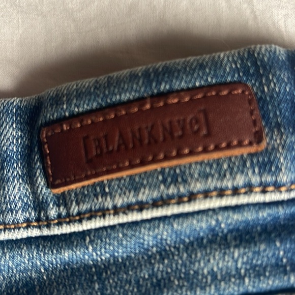 Blank NYC distressed jean shorts size 24. Stretchy Little Queenie GUC - Picture 3 of 5